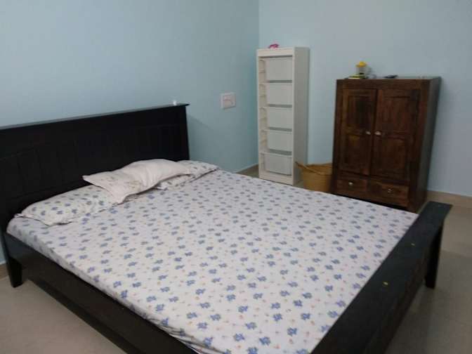 Isha Mandhane's room