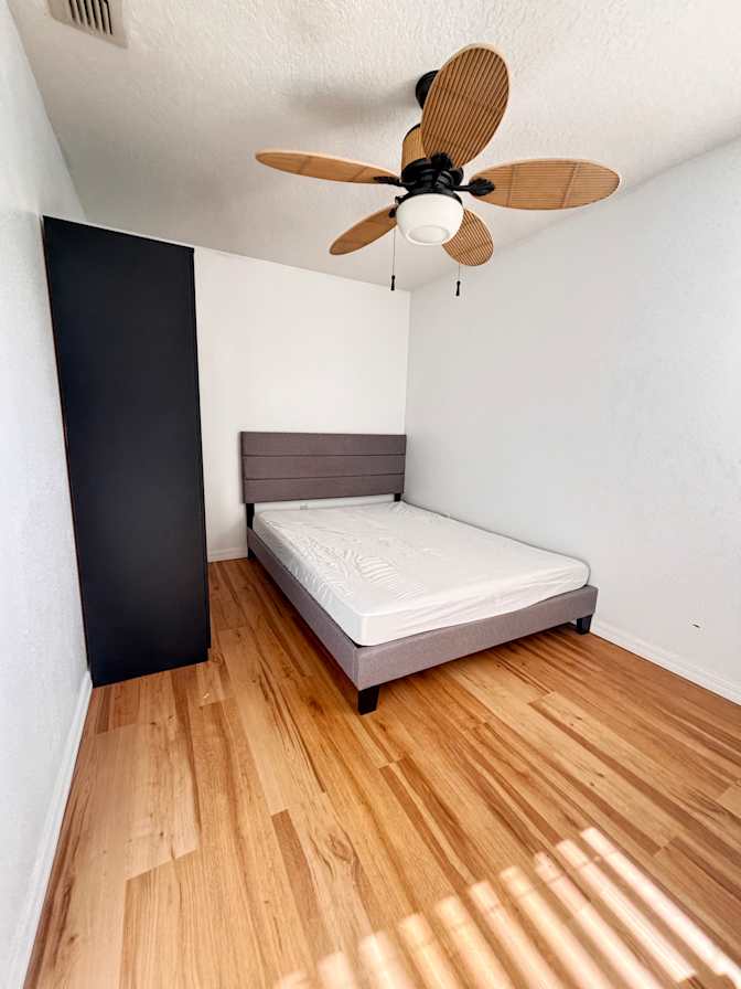 Thi's room