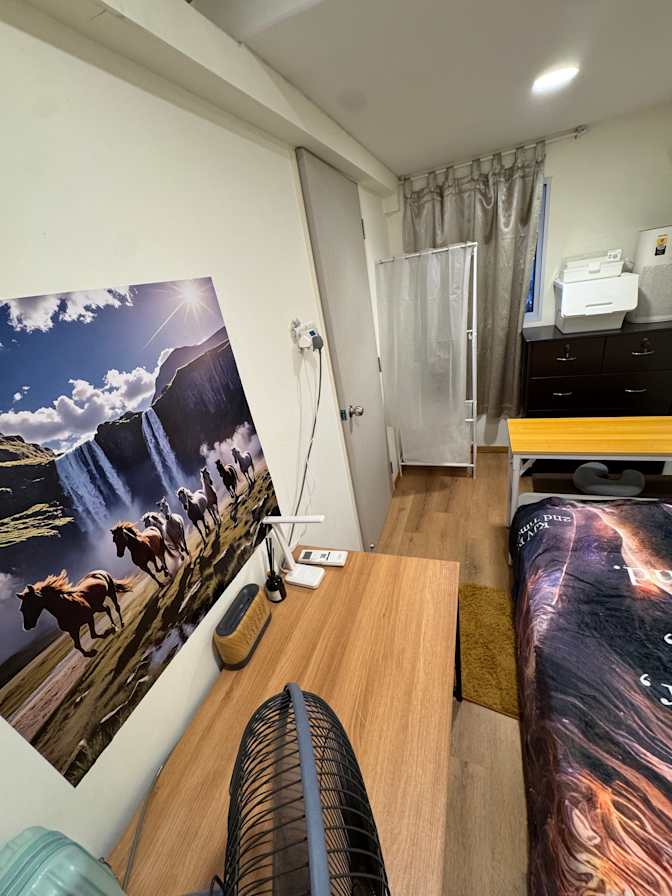 Kimberly  Wong's room