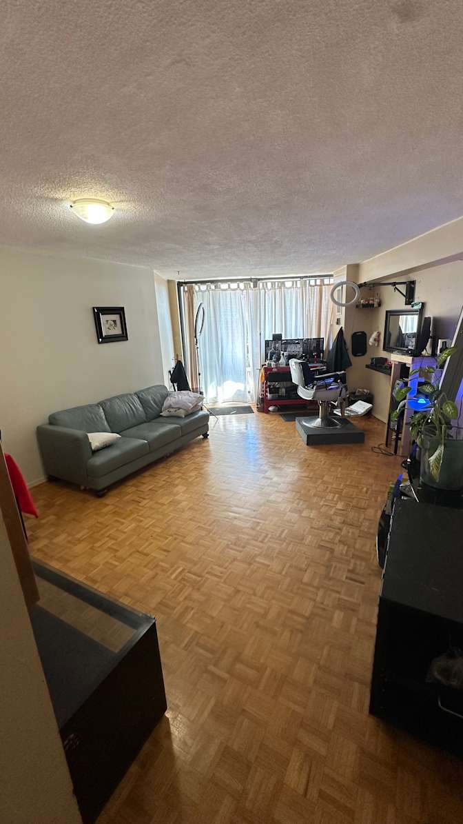 Adriane Hernandez's room