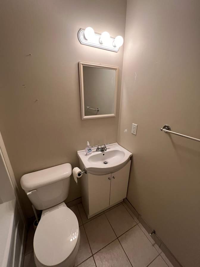 Akita Hoesein's room