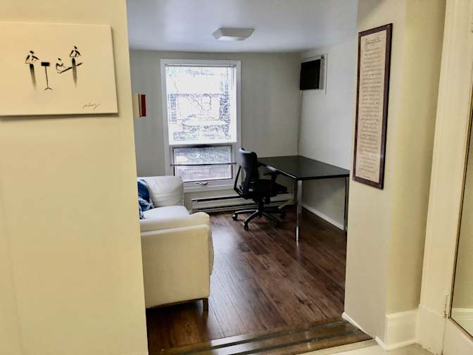 Mahnaz Shahrzad Asr's room