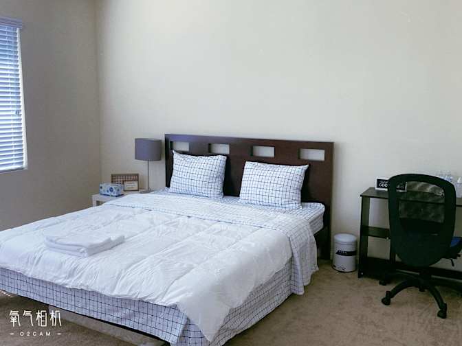Feng's room