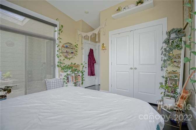 Alcove Rooms's room