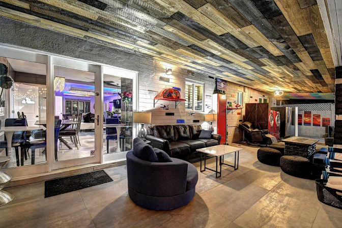 Dennis Lev's room