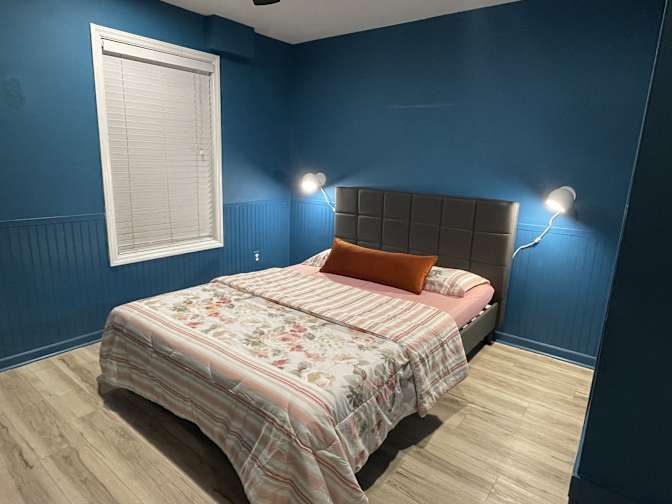 Alcove Rooms's room