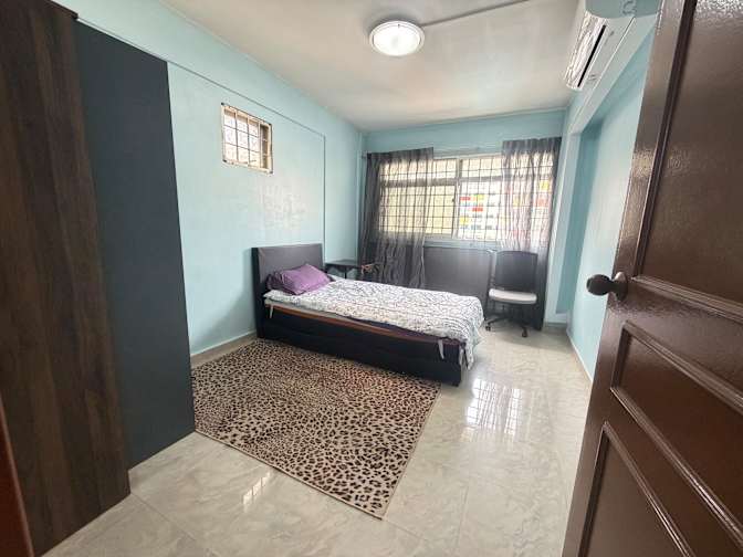 Shidah's room