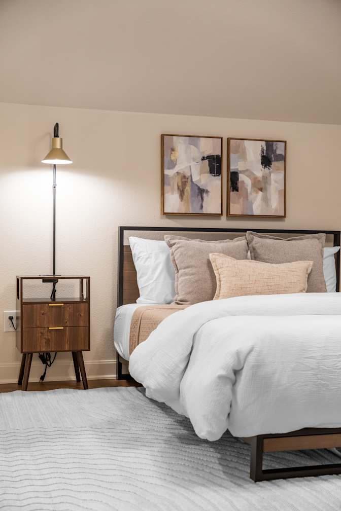 Tomic Properties's room