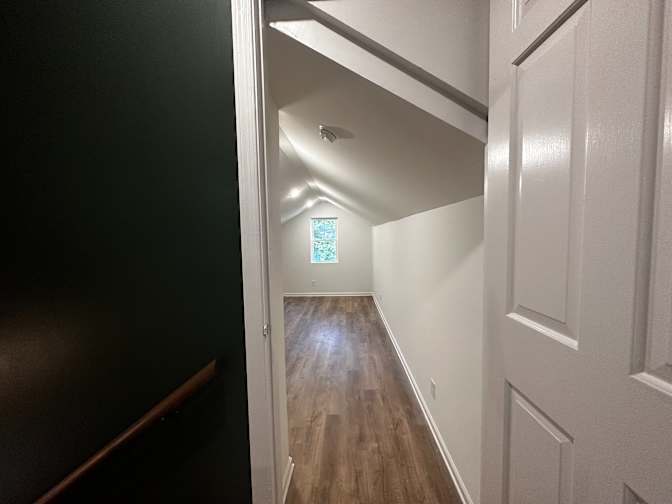 Alcove Rooms's room