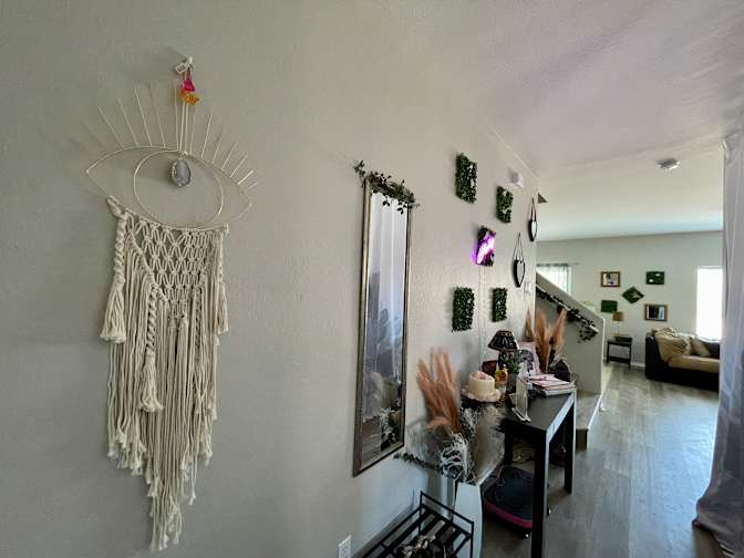 Lia Homes's room