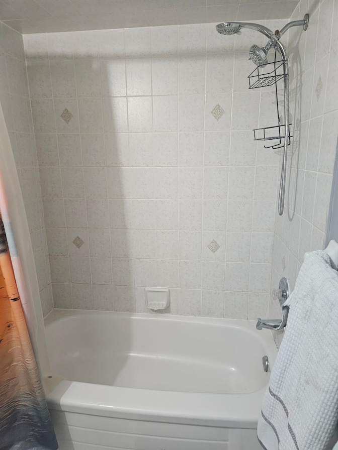 Leneen Mercury's room