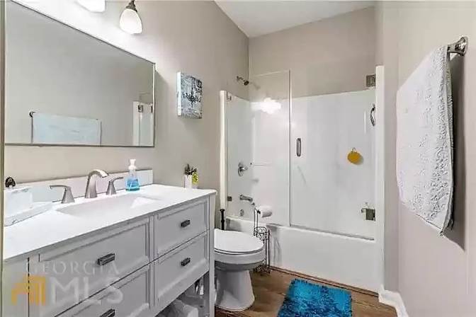 Alcove Rooms's room