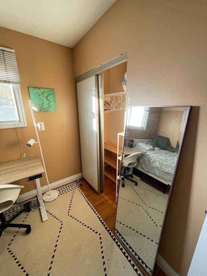 J Francisco Rivera's room