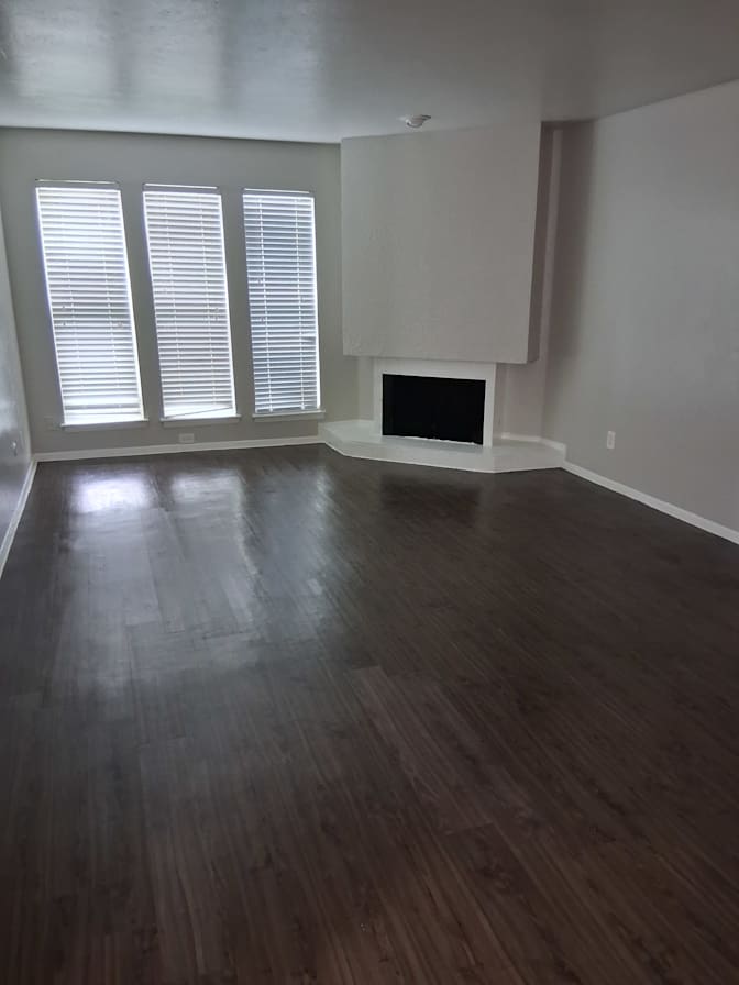 Omar  Taylor's room