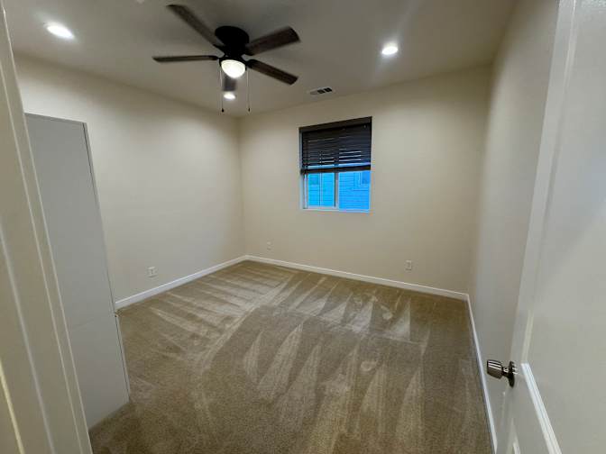 Yi's room
