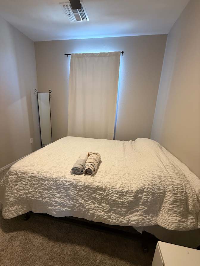 Raquel's room