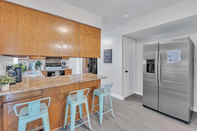 lifedoorrentals's room