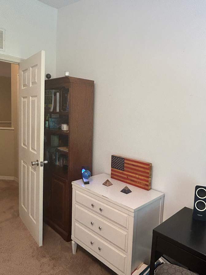 Ena's room