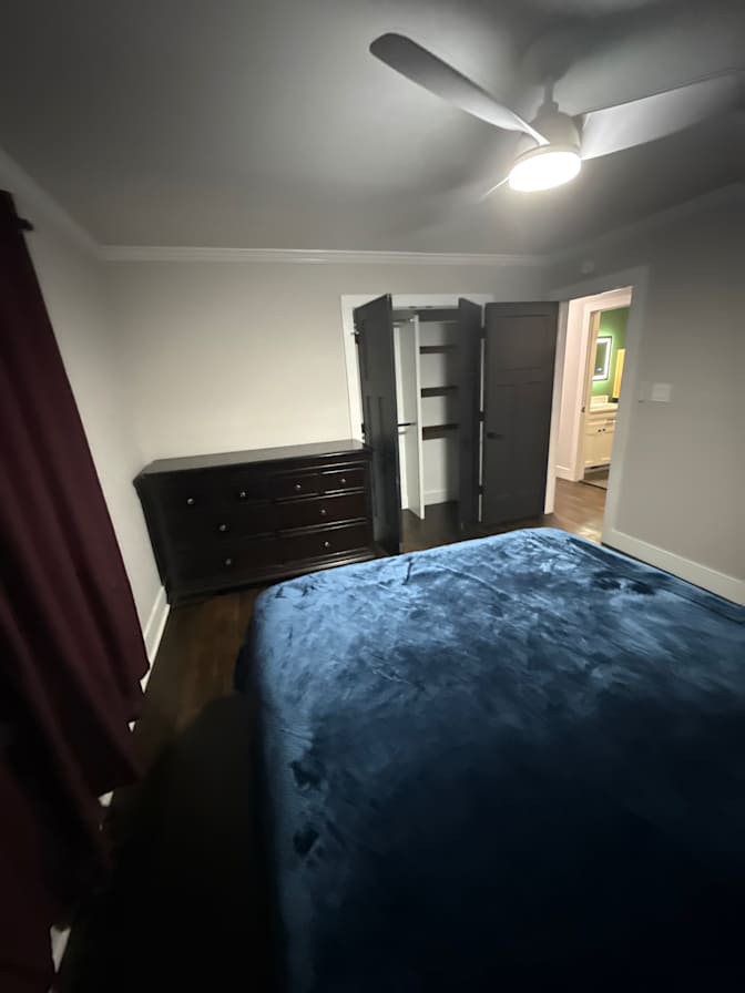 Alcove Rooms's room