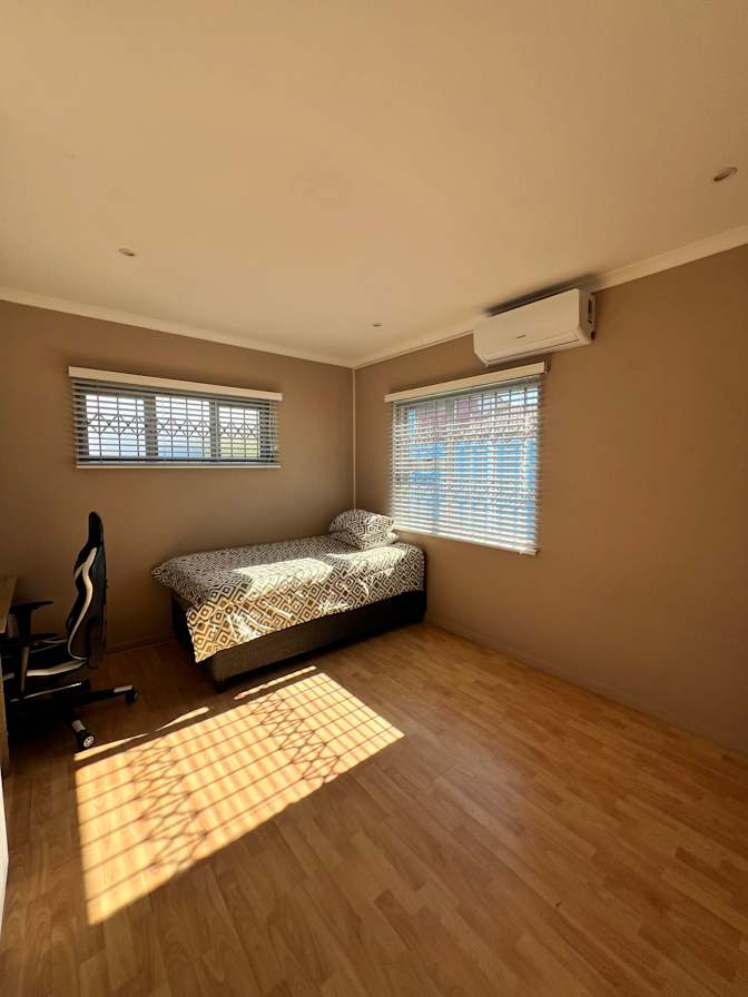 Aashiq Mollagee's room