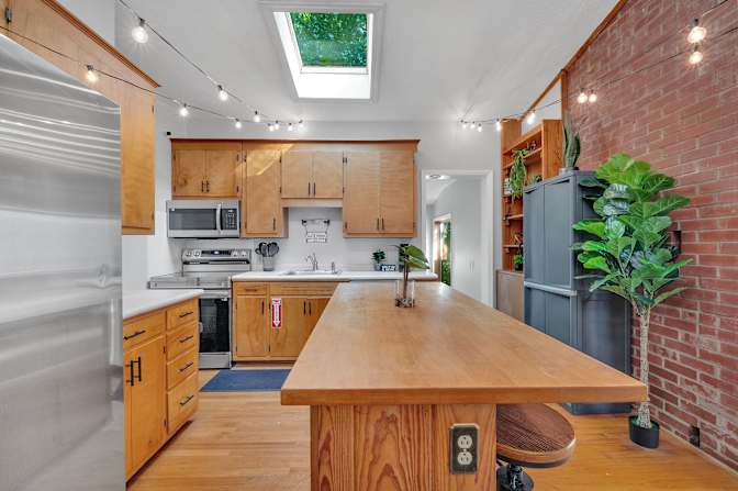 lifedoorrentals's room