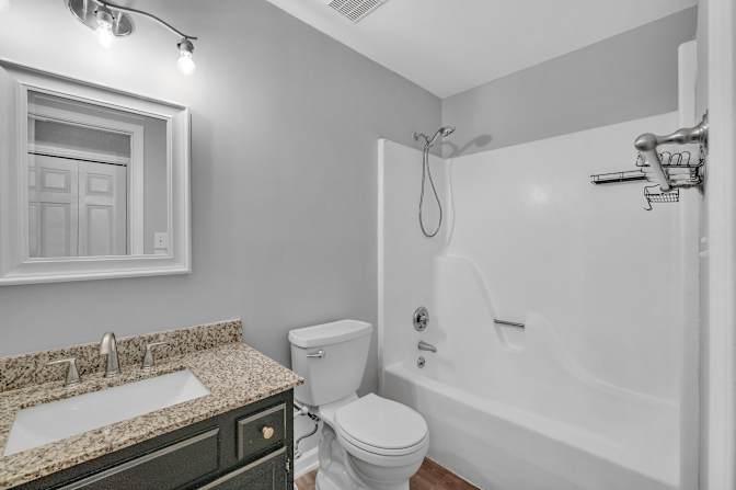lifedoorrentals's room