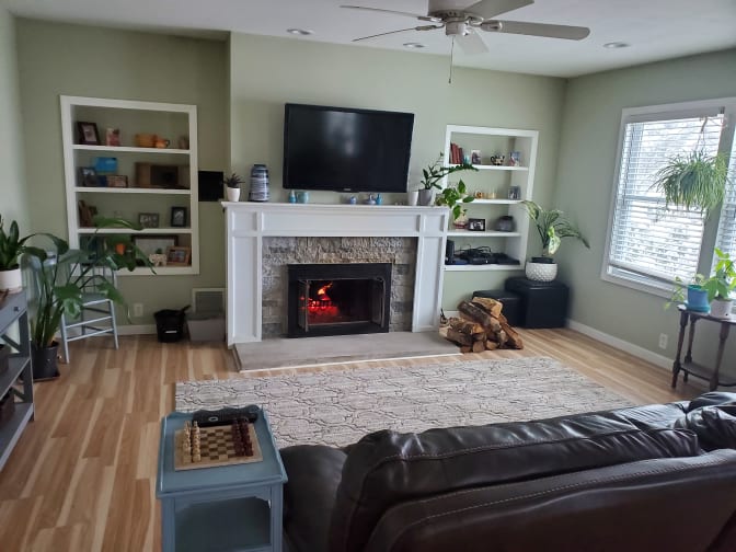 NeEver's room