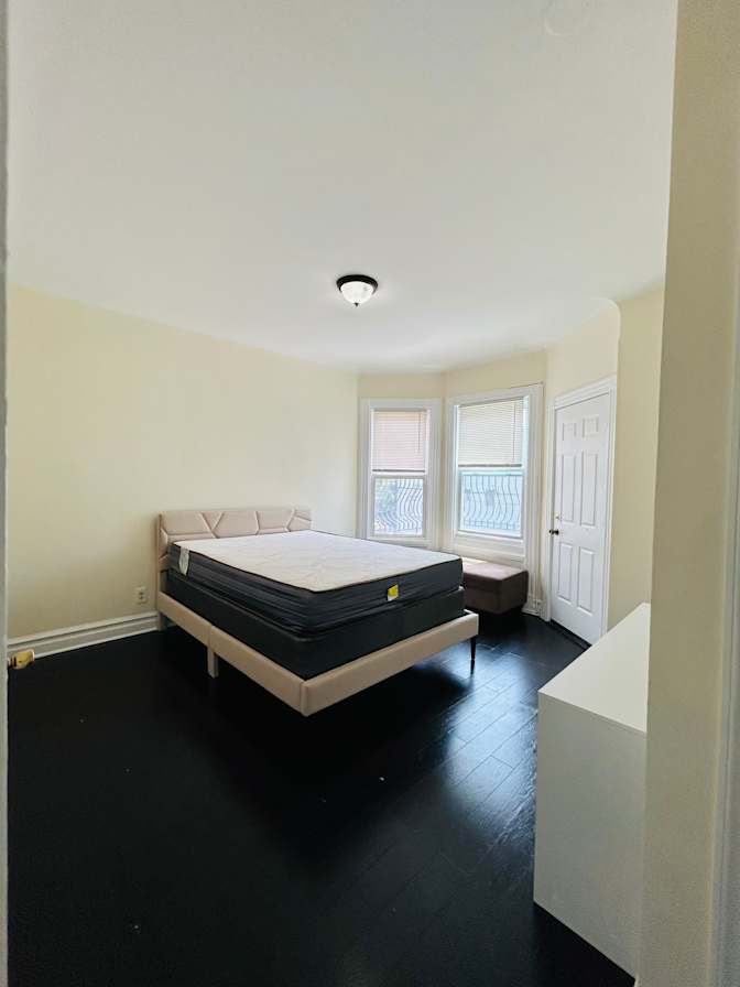 Mo's room