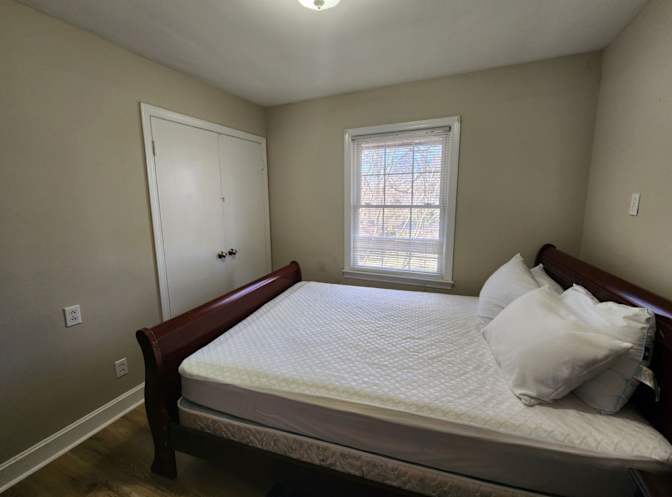 Alcove Rooms's room