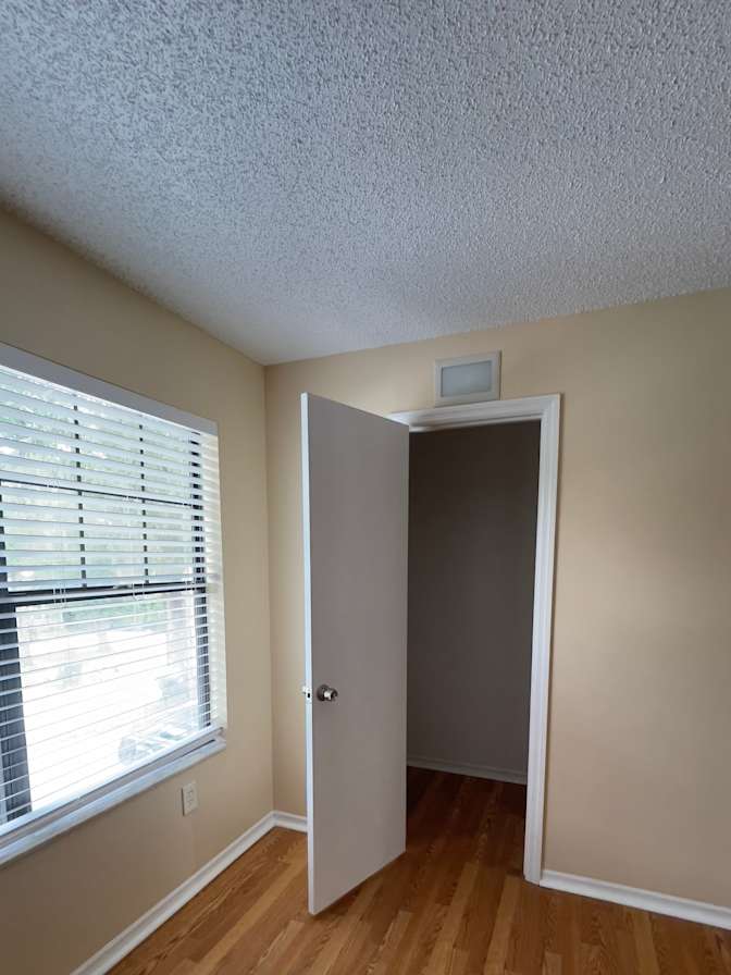 Chili's room