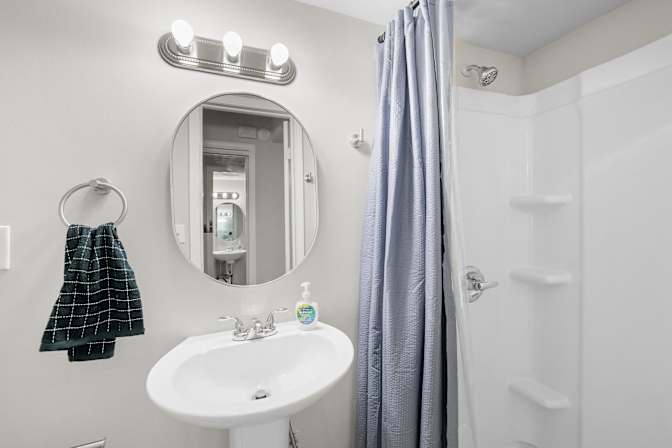 lifedoorrentals's room