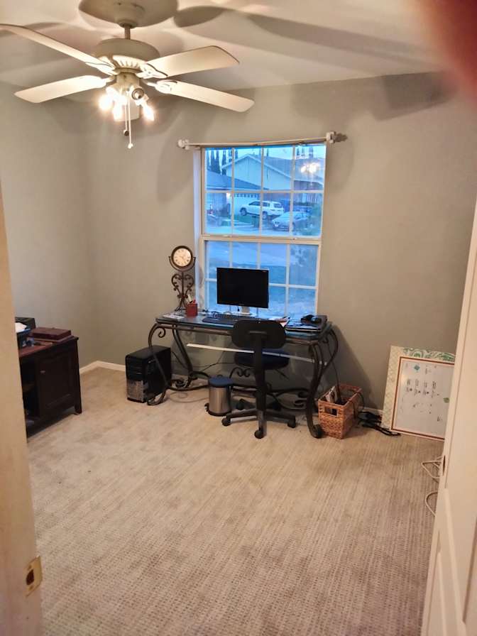 Gerardo R's room