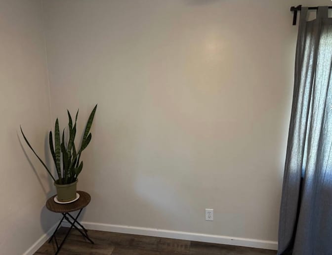 Everet's room