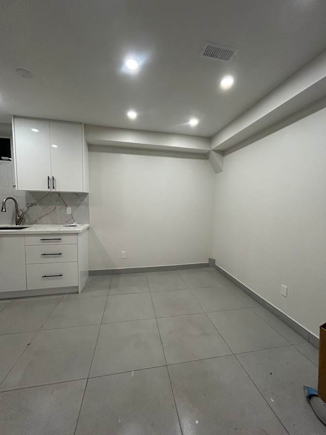 Lee's room