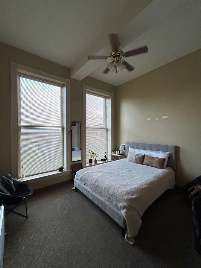Iz Salvia's room