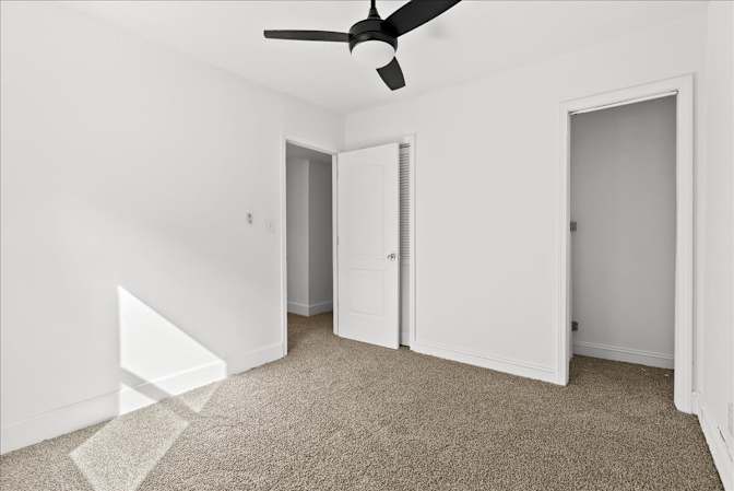 Alcove Rooms's room