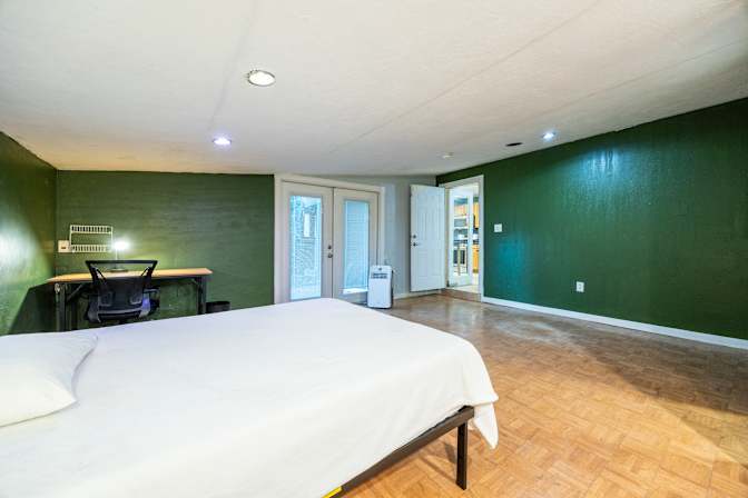 Benny's room