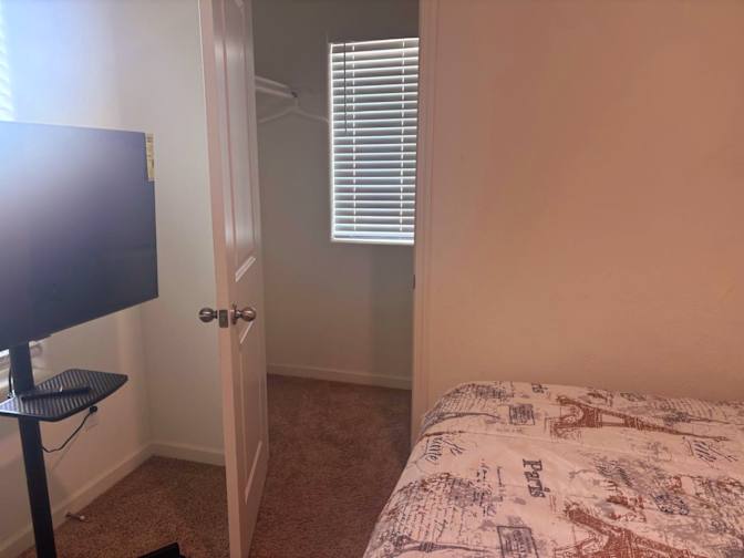 Lara M's room