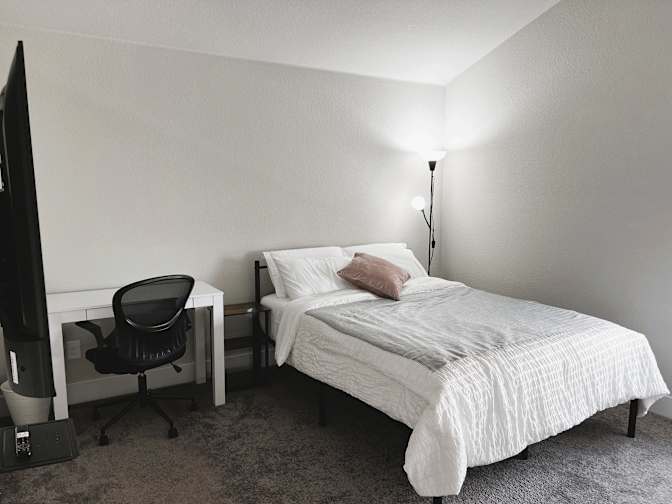 Vy Nguyen's room