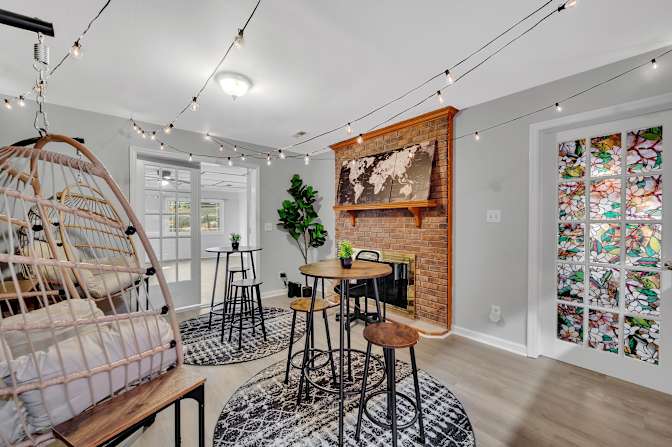 lifedoorrentals's room
