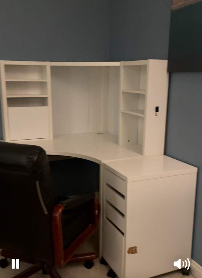 Dee's room