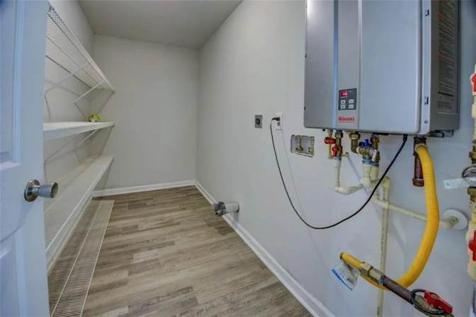 Alcove Rooms's room