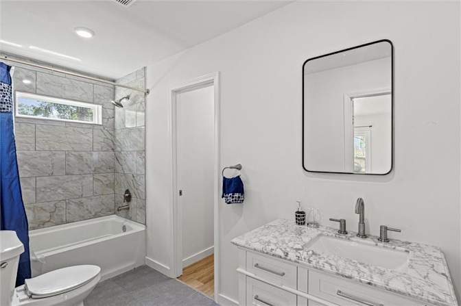 Alcove Rooms's room