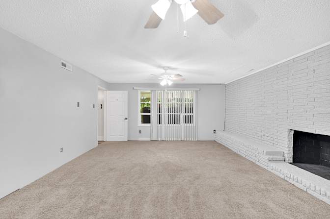 lifedoorrentals's room