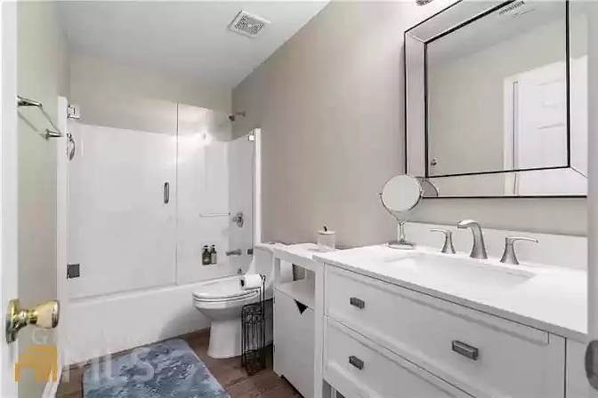 Alcove Rooms's room