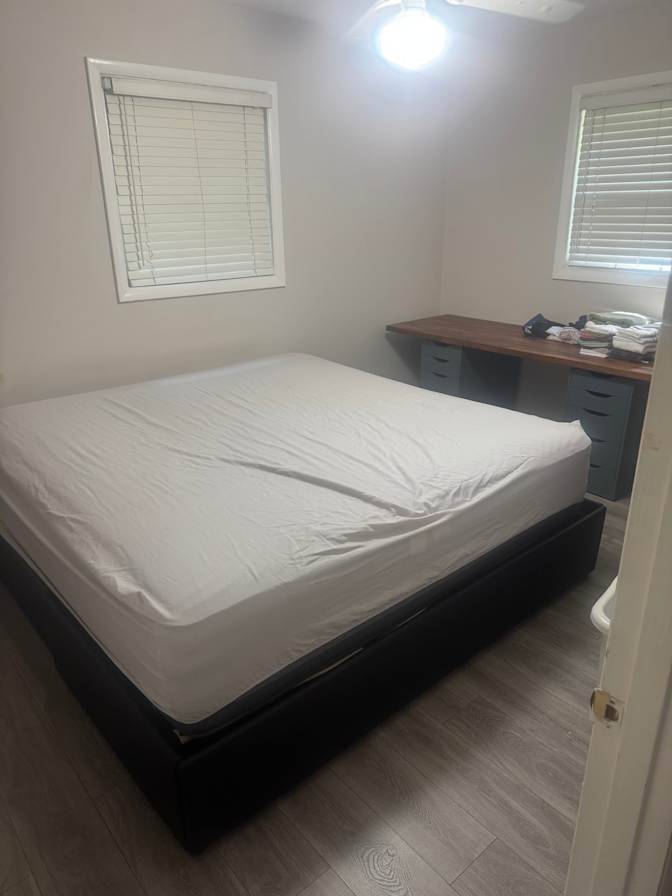 Johnas's room