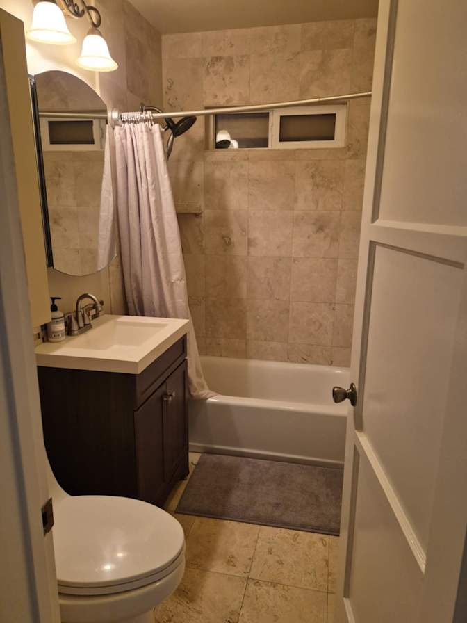 Leslie's room