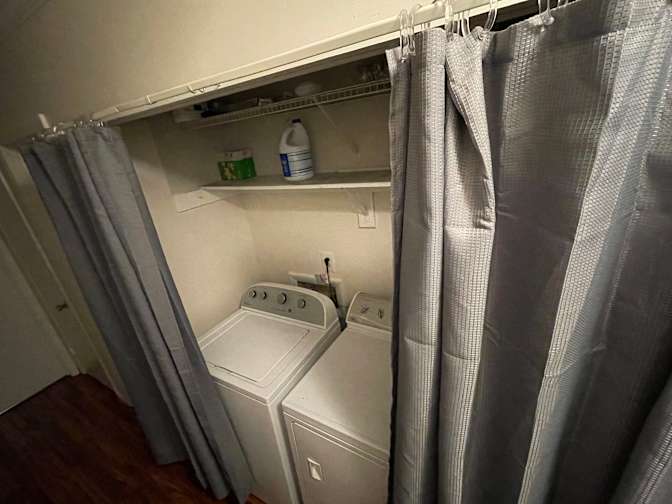 Alcove Rooms's room