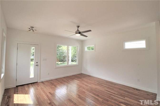 Alcove Rooms's room
