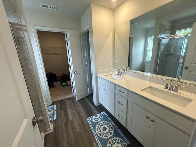Alcove Rooms's room